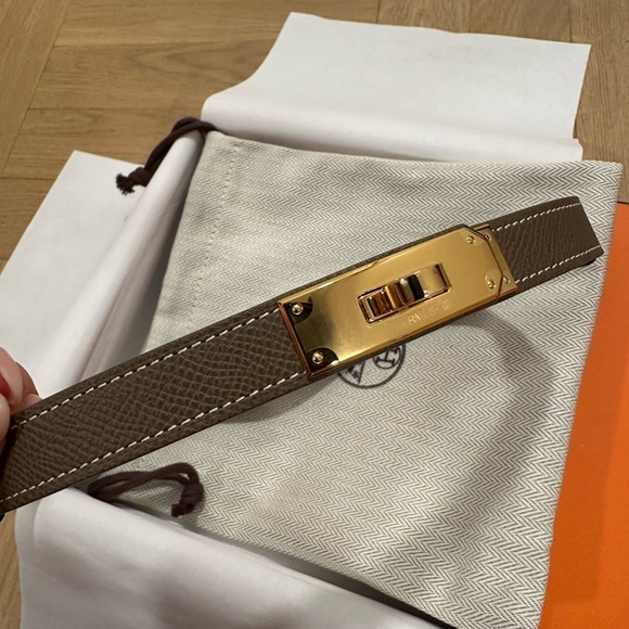 Hermes Kelly 18 Belt Etoupe Epsom leather with gold hardware - Picture 10 of 14